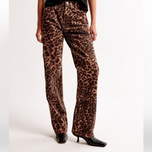 Abercrombie & Fitch Mid Rise Slouchy Jean Leopard Size 27